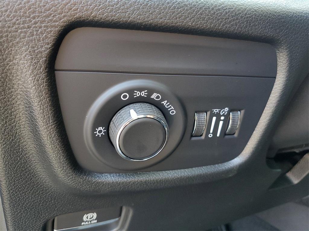 new 2025 Jeep Grand Cherokee car, priced at $42,693