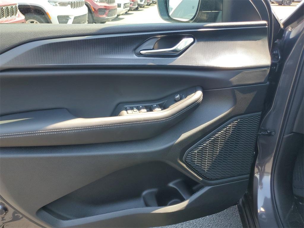 new 2025 Jeep Grand Cherokee car, priced at $42,693