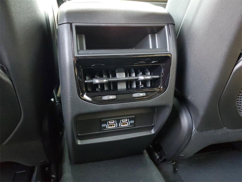 new 2025 Jeep Grand Cherokee car, priced at $42,693