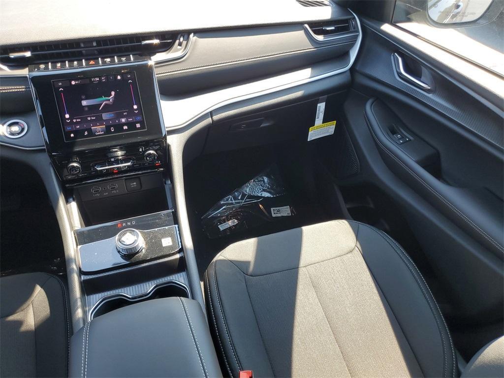 new 2025 Jeep Grand Cherokee car, priced at $42,693