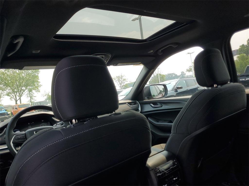 new 2025 Jeep Grand Cherokee L car, priced at $41,219