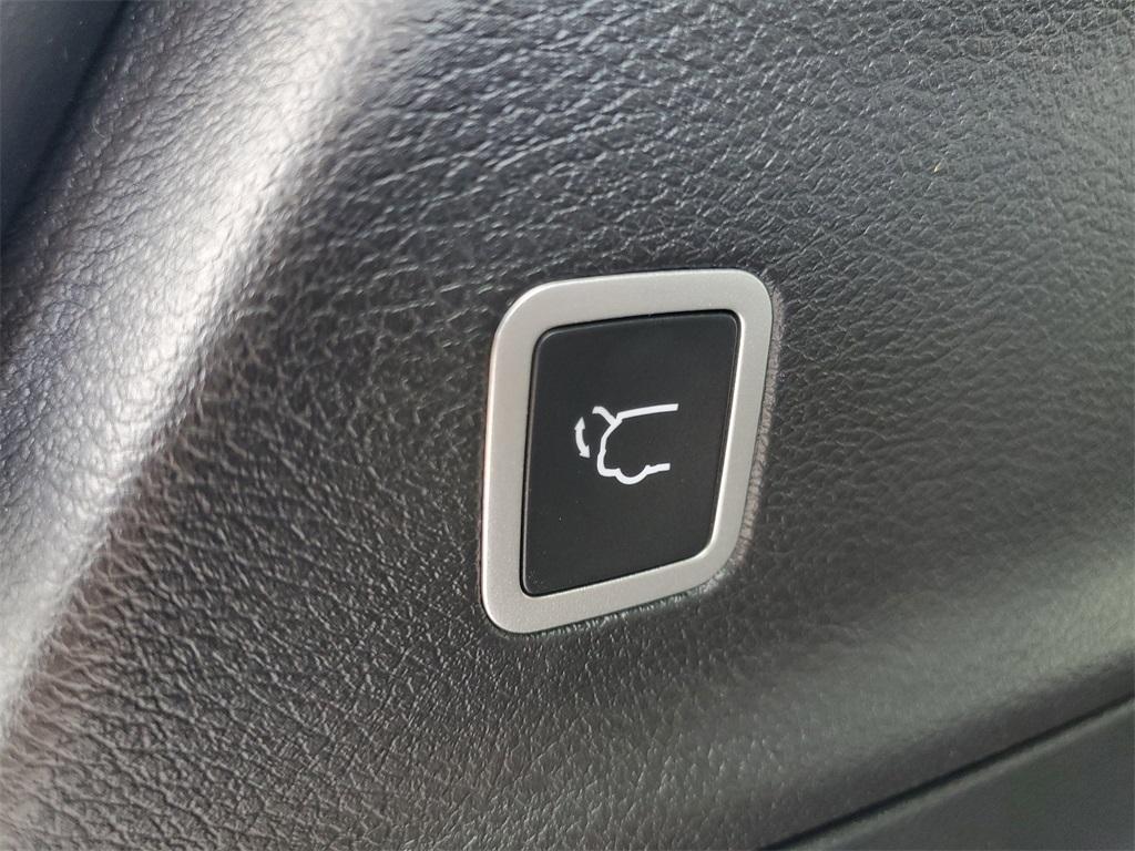 new 2025 Chrysler Pacifica car, priced at $40,122