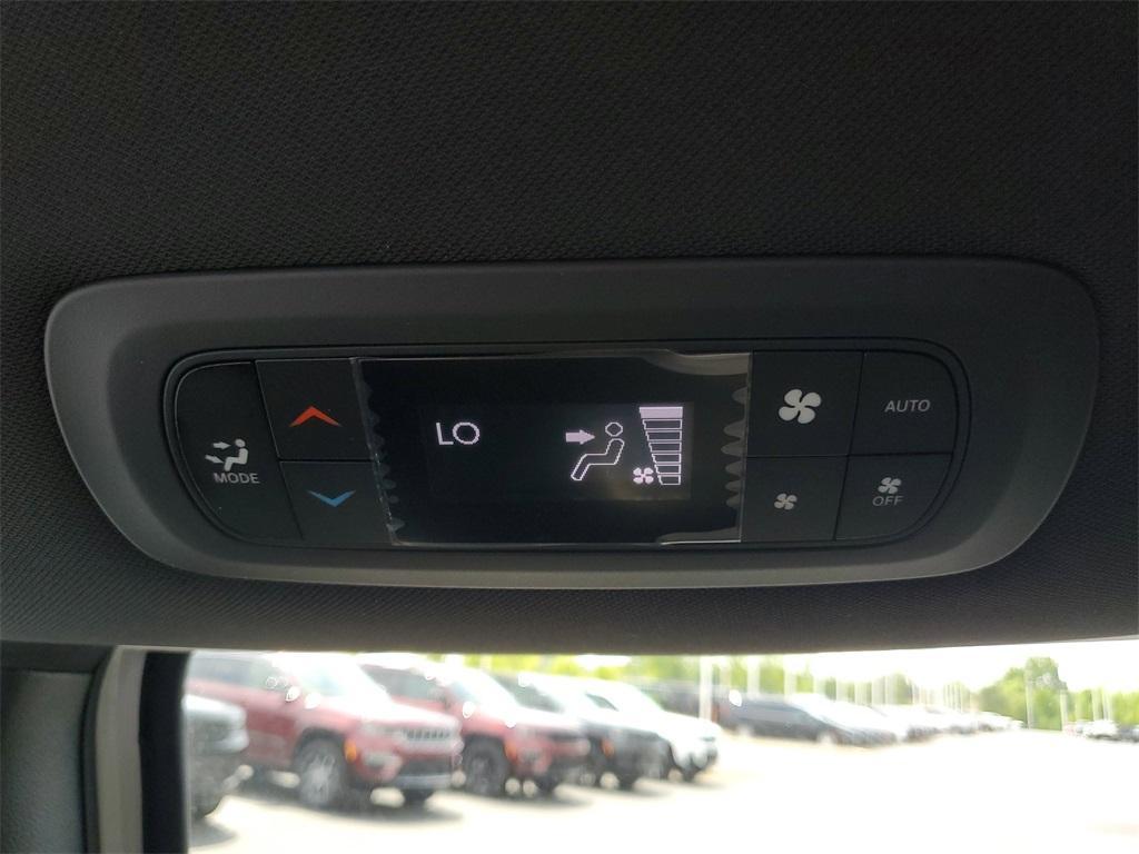 new 2025 Chrysler Pacifica car, priced at $40,122