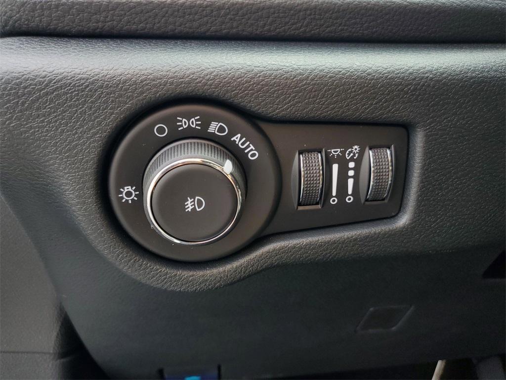 new 2025 Chrysler Pacifica car, priced at $40,122