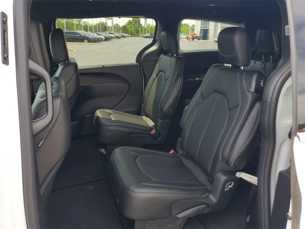 new 2025 Chrysler Pacifica car, priced at $40,122