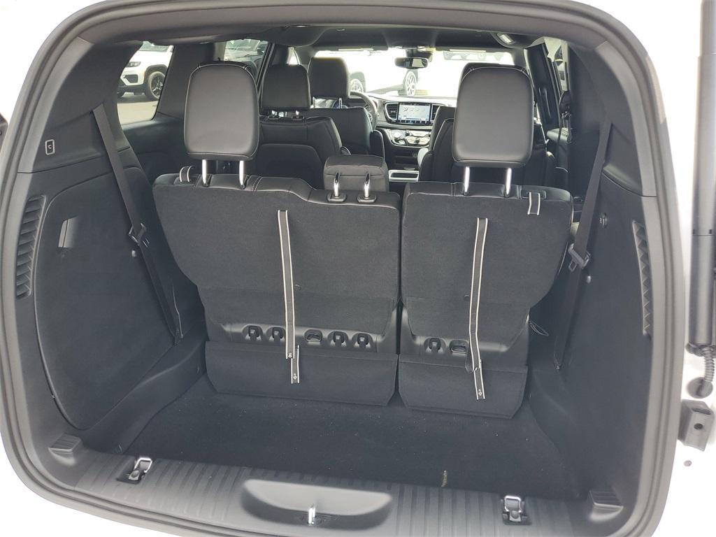 new 2025 Chrysler Pacifica car, priced at $40,122
