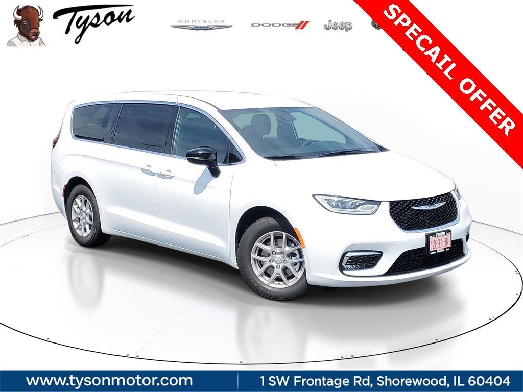 new 2025 Chrysler Pacifica car, priced at $35,977