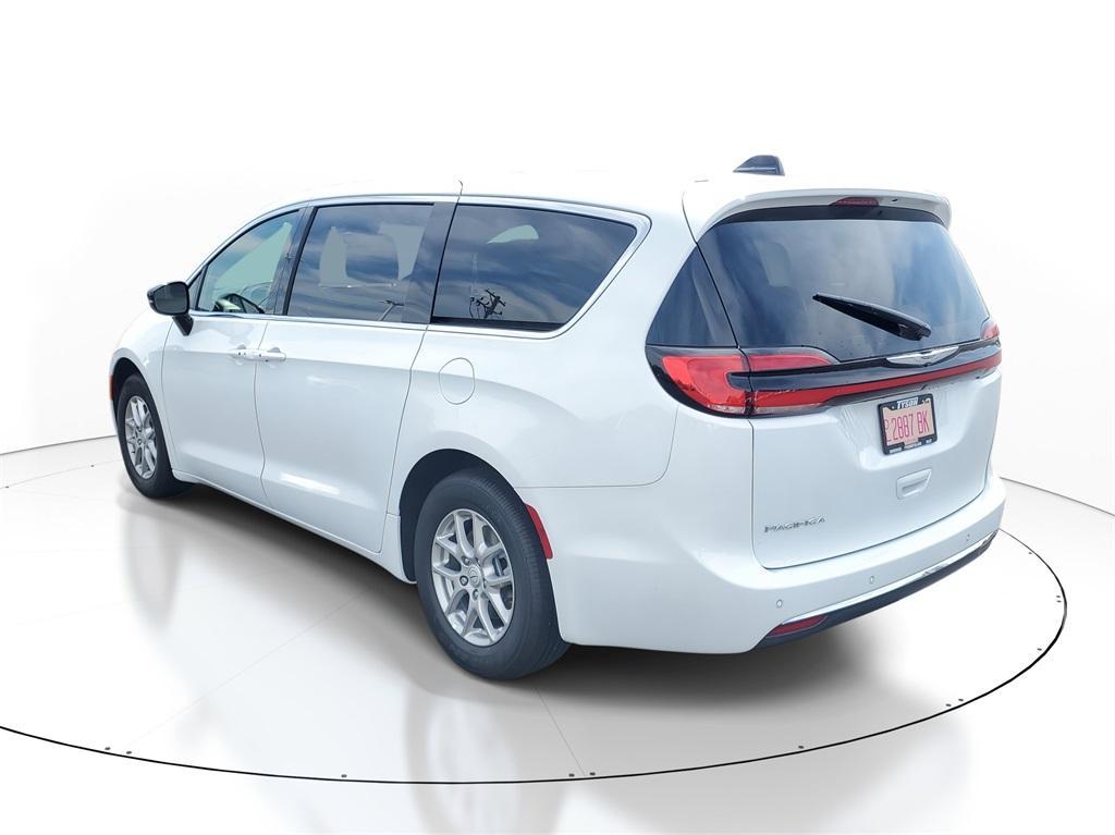 new 2025 Chrysler Pacifica car, priced at $40,122