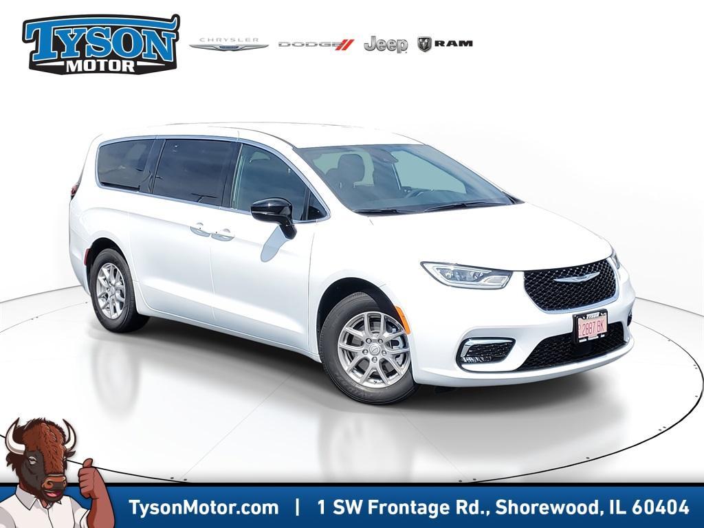 new 2025 Chrysler Pacifica car, priced at $33,977
