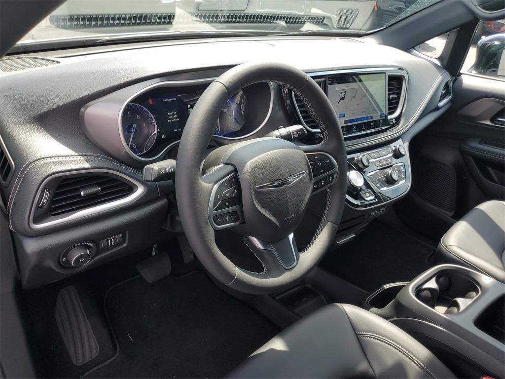 new 2025 Chrysler Pacifica car, priced at $40,122