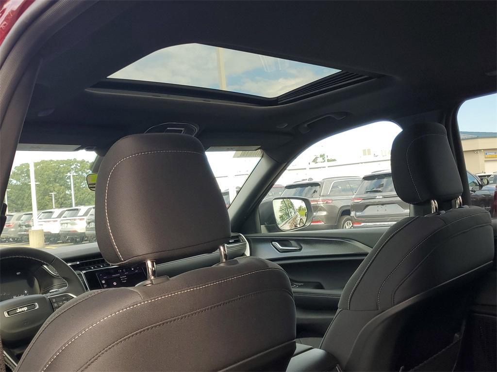 new 2025 Jeep Grand Cherokee car, priced at $39,625