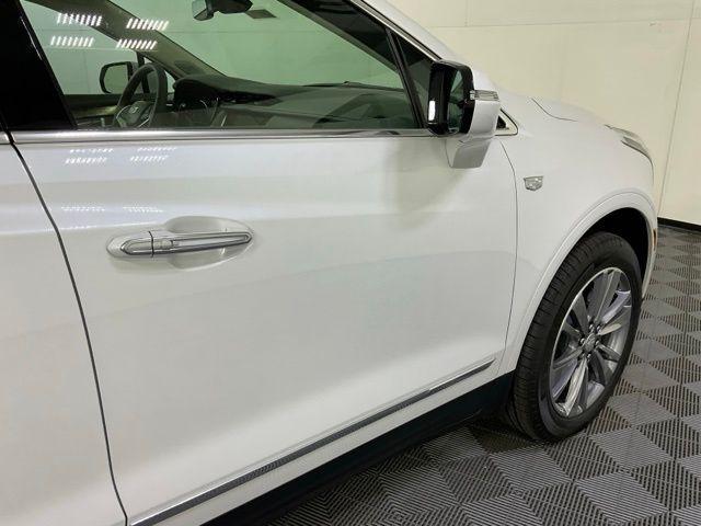 new 2025 Cadillac XT5 car, priced at $53,990