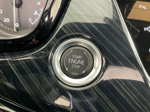 used 2025 Cadillac XT6 car, priced at $50,828