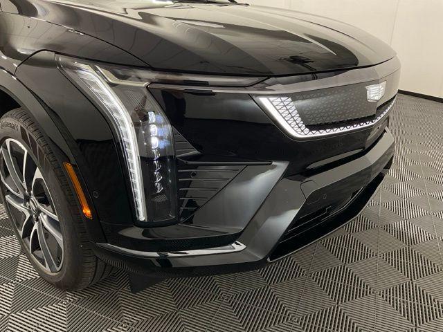 new 2025 Cadillac OPTIQ car, priced at $53,385