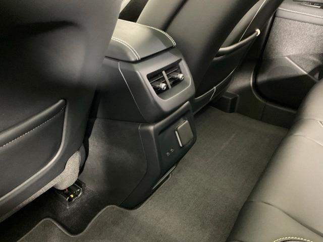 new 2025 Cadillac OPTIQ car, priced at $55,970
