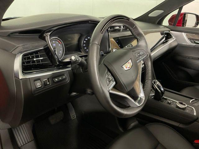 used 2025 Cadillac XT6 car, priced at $51,800