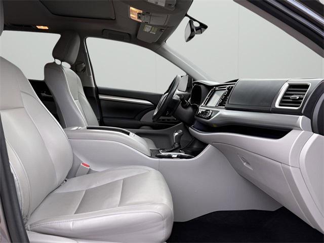 used 2015 Toyota Highlander car, priced at $19,500