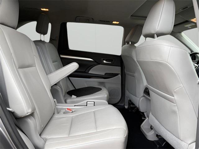 used 2015 Toyota Highlander car, priced at $19,500