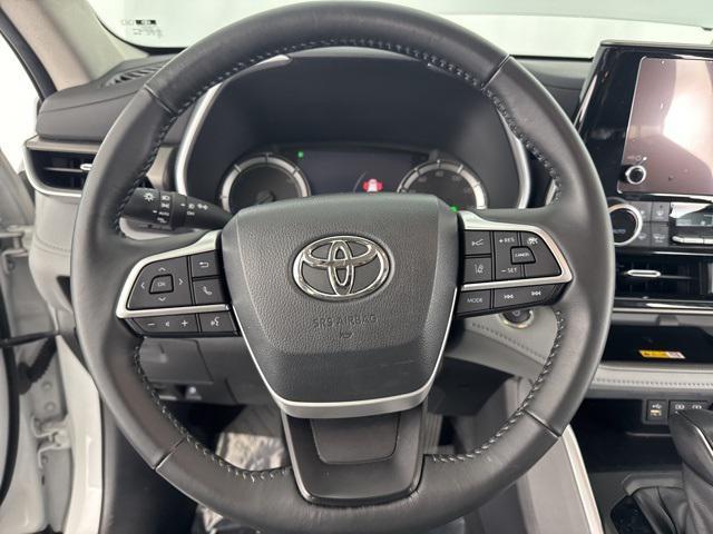 used 2023 Toyota Highlander Hybrid car, priced at $40,000