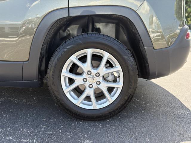 used 2015 Jeep Cherokee car, priced at $9,000