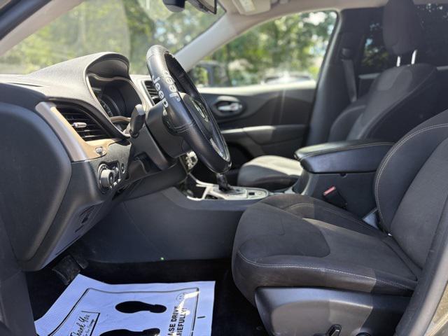 used 2015 Jeep Cherokee car, priced at $9,000
