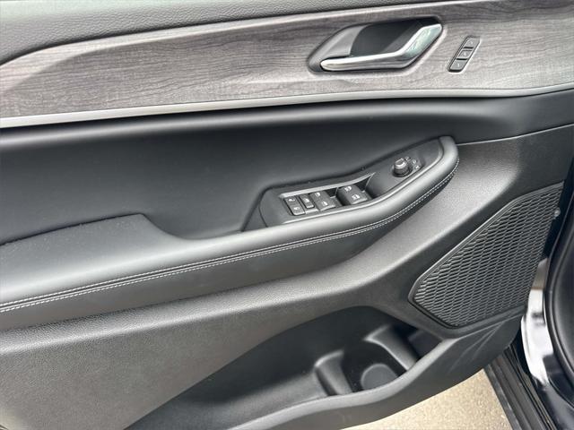 new 2025 Jeep Grand Cherokee car, priced at $43,557