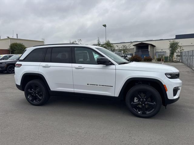 new 2025 Jeep Grand Cherokee car, priced at $43,398