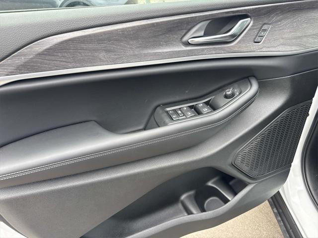 new 2025 Jeep Grand Cherokee car, priced at $43,398