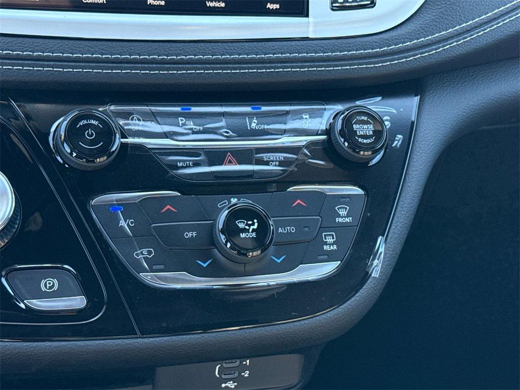 new 2026 Chrysler Pacifica car, priced at $38,748