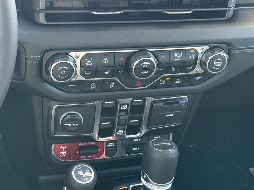 new 2025 Jeep Gladiator car, priced at $56,595