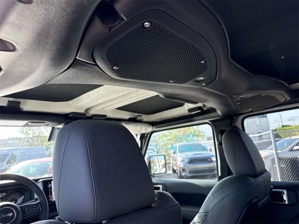 new 2025 Jeep Gladiator car, priced at $56,595