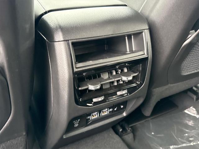 new 2025 Jeep Grand Cherokee car, priced at $43,907