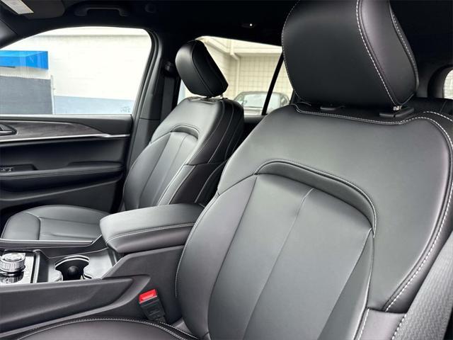 new 2025 Jeep Grand Cherokee car, priced at $43,907