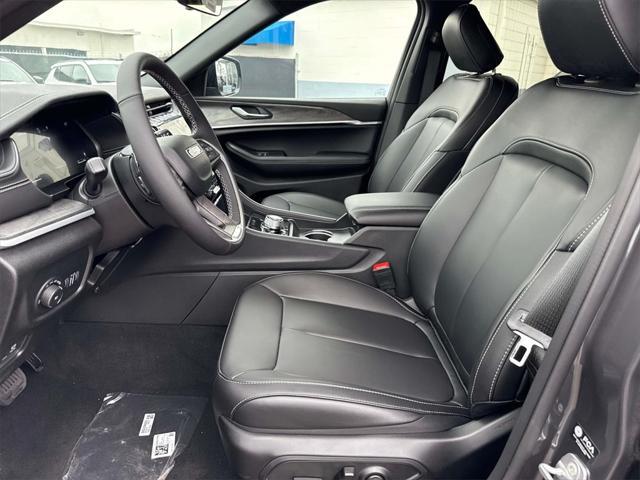 new 2025 Jeep Grand Cherokee car, priced at $43,907