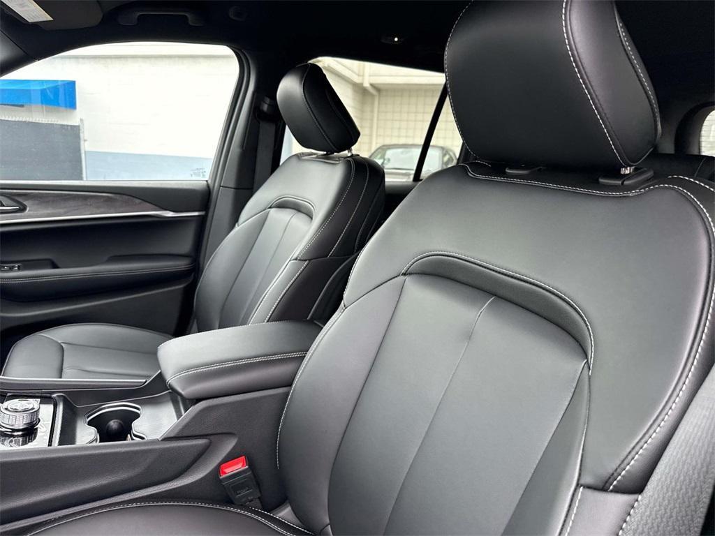 new 2025 Jeep Grand Cherokee car, priced at $36,420