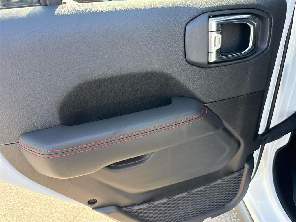 new 2025 Jeep Gladiator car, priced at $58,415