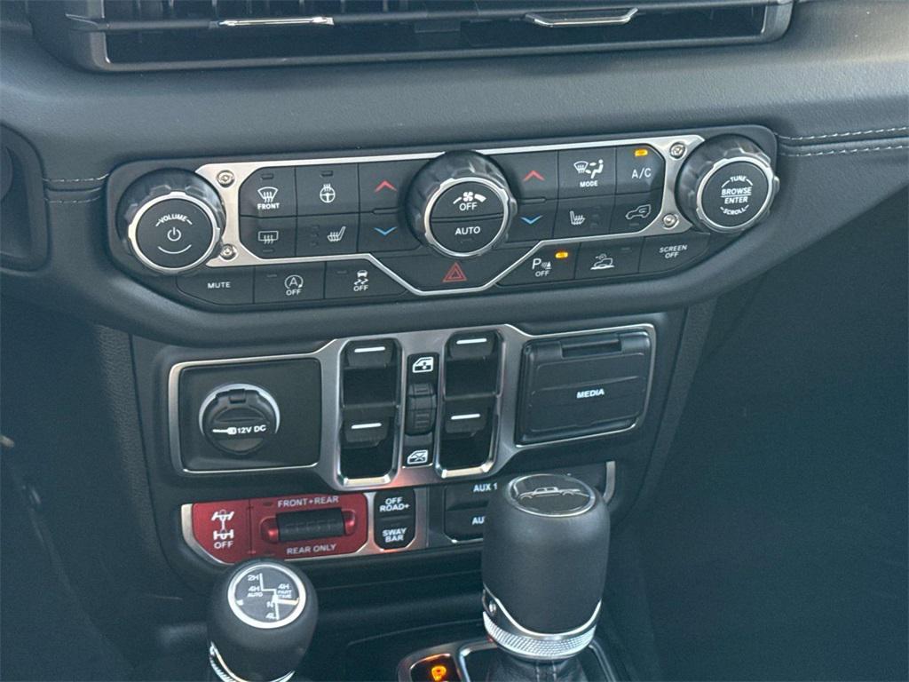 new 2025 Jeep Gladiator car, priced at $58,415