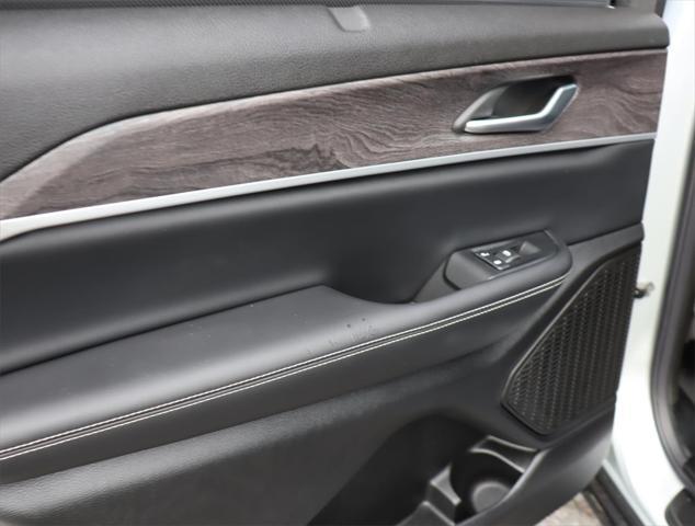 new 2024 Jeep Grand Cherokee L car, priced at $48,085