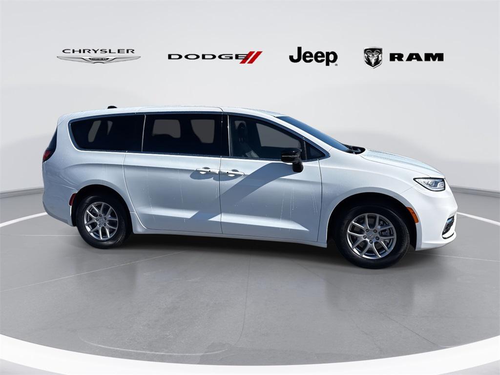 new 2026 Chrysler Pacifica car, priced at $39,653