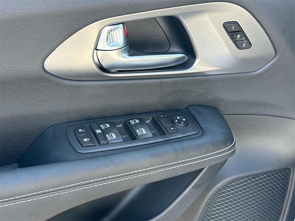 new 2026 Chrysler Pacifica car, priced at $39,653