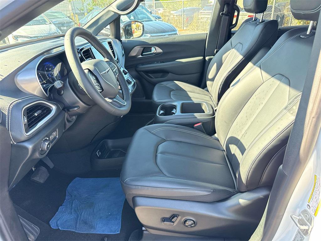 new 2026 Chrysler Pacifica car, priced at $39,653