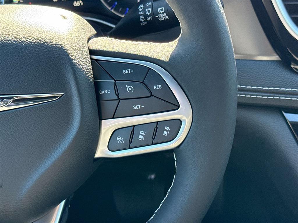 new 2026 Chrysler Pacifica car, priced at $39,653