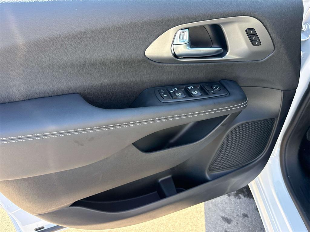 new 2026 Chrysler Pacifica car, priced at $39,653