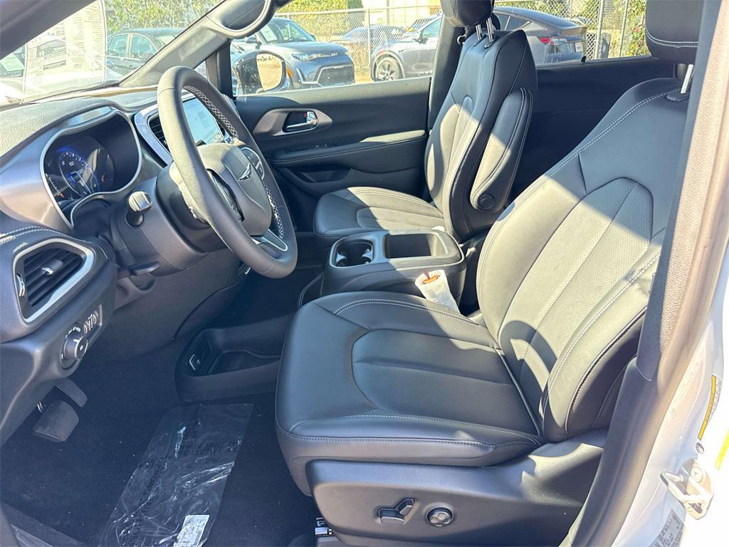 new 2026 Chrysler Pacifica car, priced at $38,748