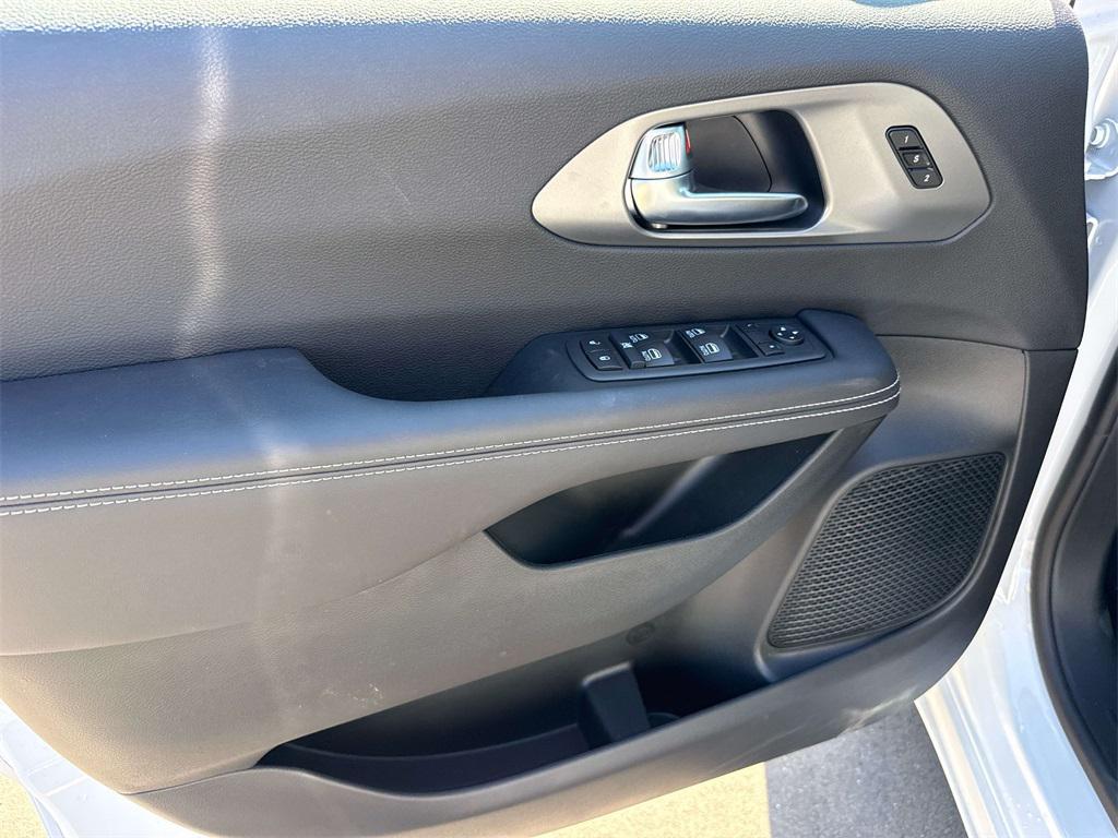 new 2026 Chrysler Pacifica car, priced at $38,748