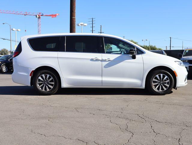 new 2025 Chrysler Pacifica Hybrid car, priced at $40,960