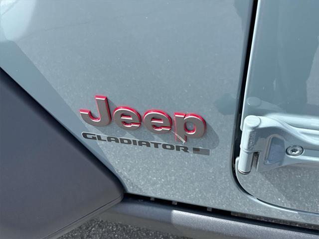 new 2025 Jeep Gladiator car, priced at $50,112