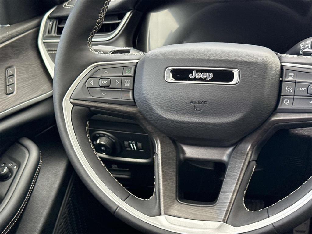 new 2025 Jeep Grand Cherokee car, priced at $36,340