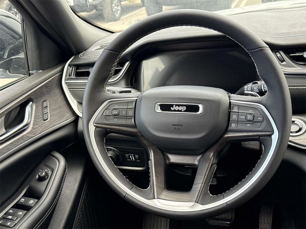 new 2025 Jeep Grand Cherokee car, priced at $36,340