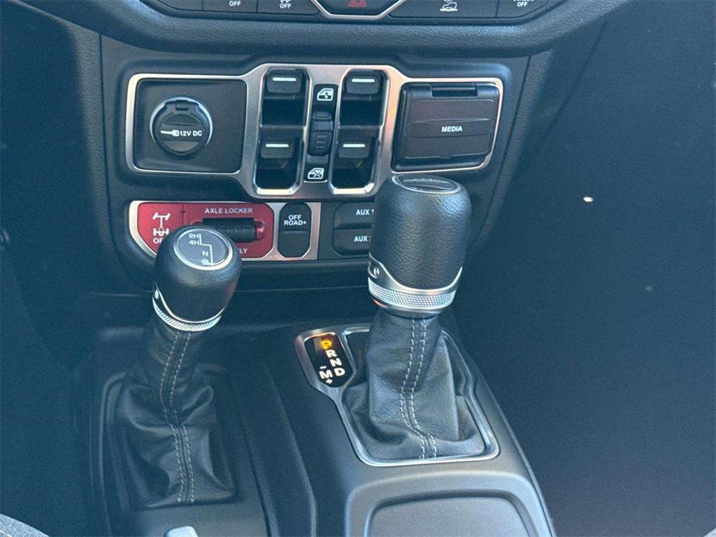 new 2025 Jeep Gladiator car, priced at $45,790